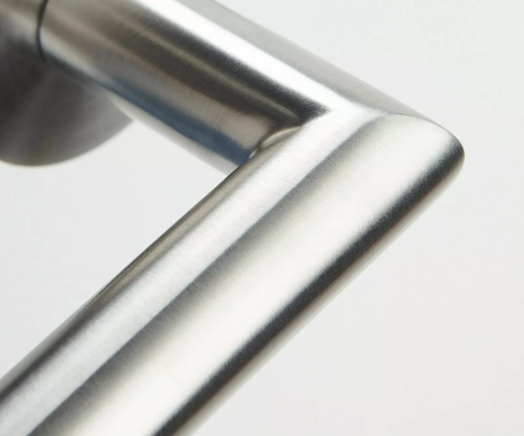 ZT - Drückergarnitur 1802 BASIC 02 mit Rosetten 2036 K Ausf.: PZ mit Rückholfeder Oberfl. 60 (Edelstahl matt)